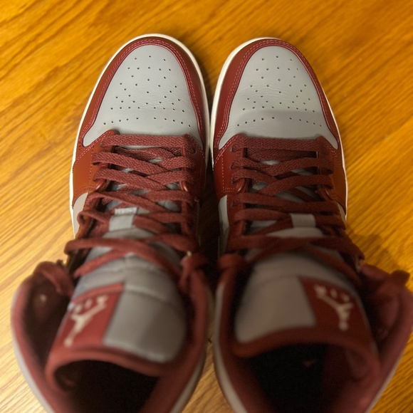 AIR JORDAN 1 MID CHERRYWOOD RED - Picture 5 of 6